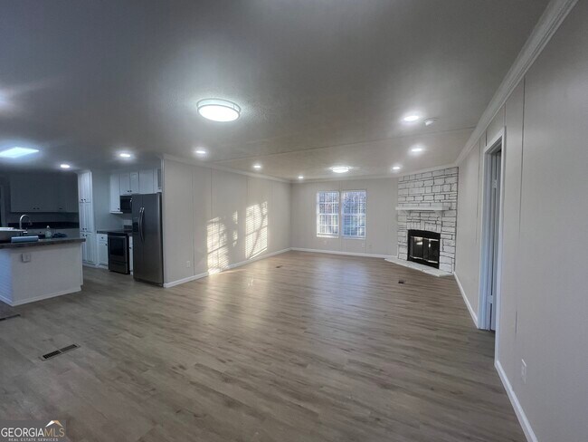 Building Photo - 71 Pine Ln