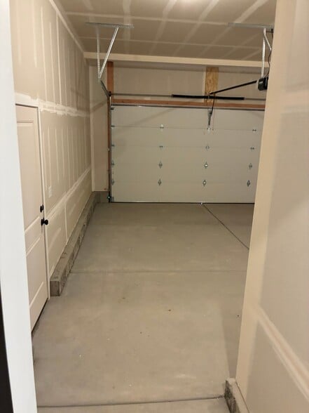 Building Photo - 708 N Plainsman Dr