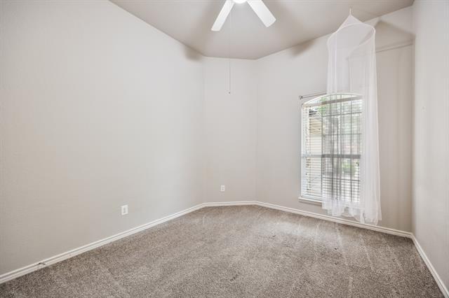 Building Photo - 8100 Twin Oaks Dr