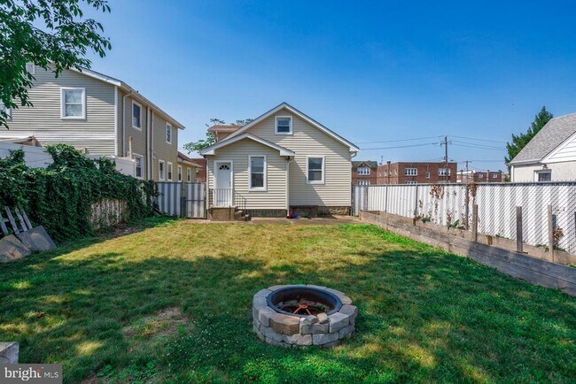 Building Photo - 1213 Friendship St