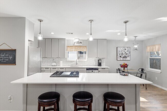 Building Photo - 2753 Larkspur Ln
