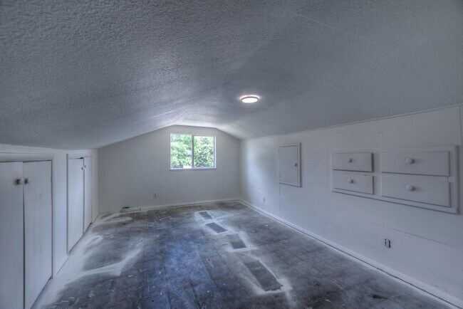 Building Photo - 2508 S Irvington Ave