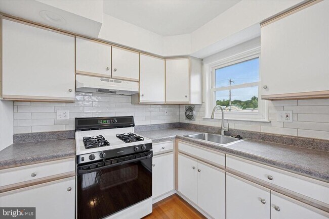 Building Photo - 4000 Lyman Dr