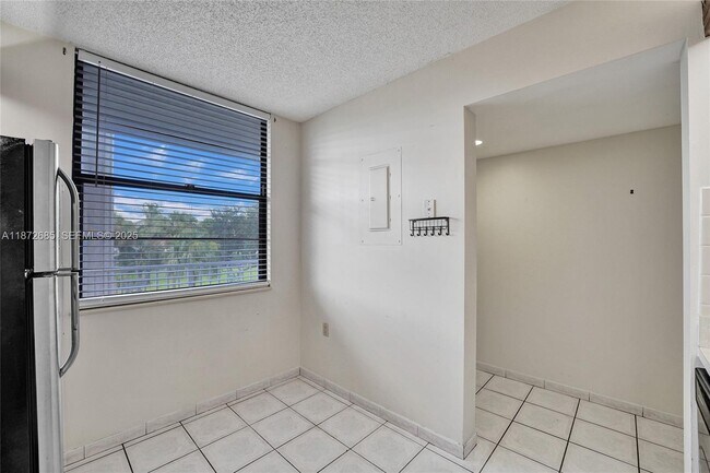 Building Photo - 1502 Whitehall Dr