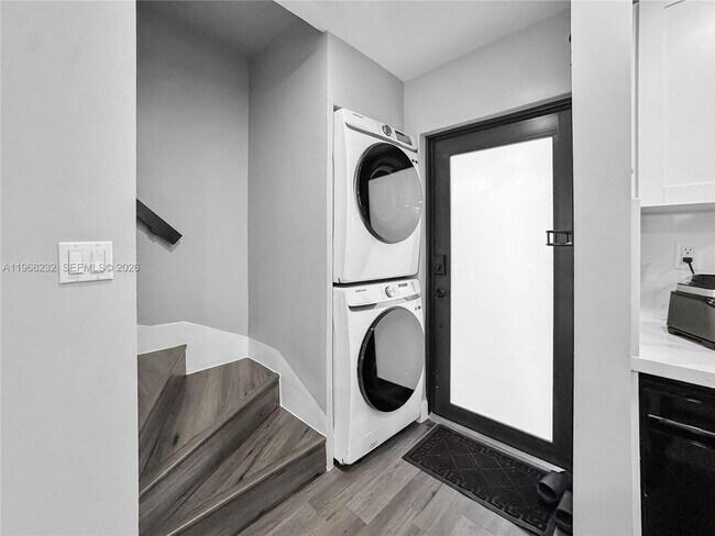 Building Photo - 110 SW 108th Ave