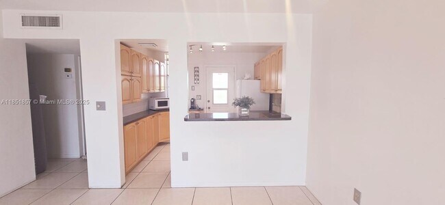 Building Photo - 3020 Marcos Dr