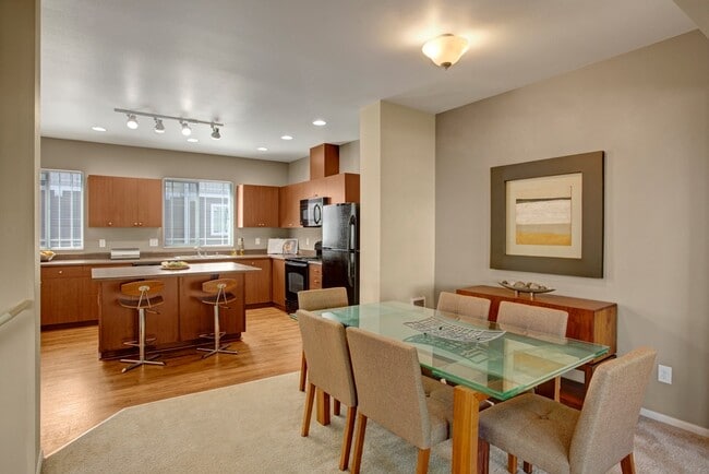 Building Photo - Brookstone at Edgewater