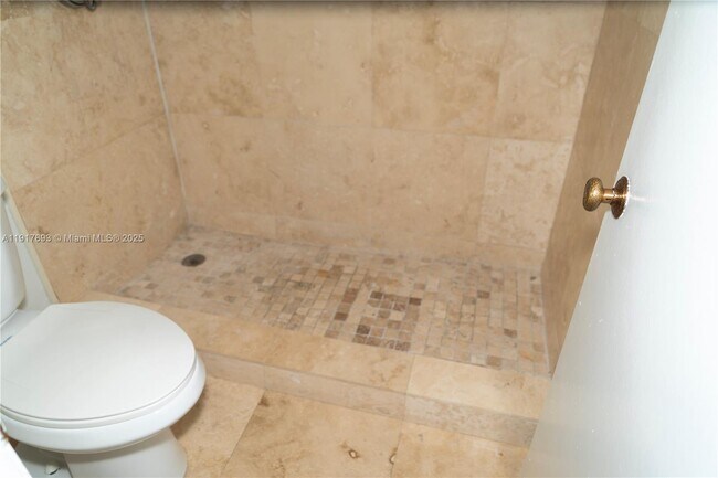 Building Photo - 105 Lake Emerald Dr