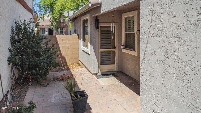 Building Photo - 10039 E Isabella Ave