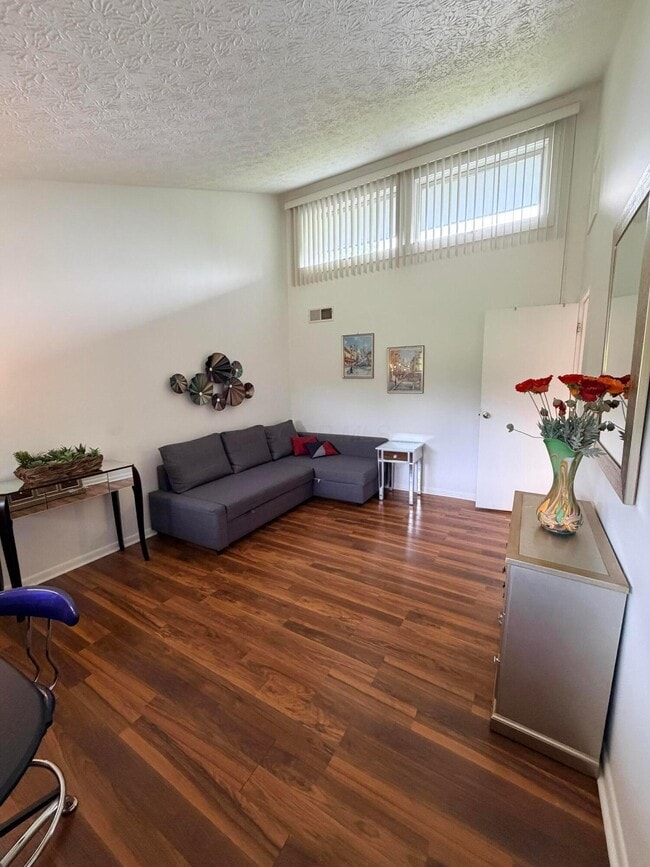 Building Photo - 8226 Glencree Pl