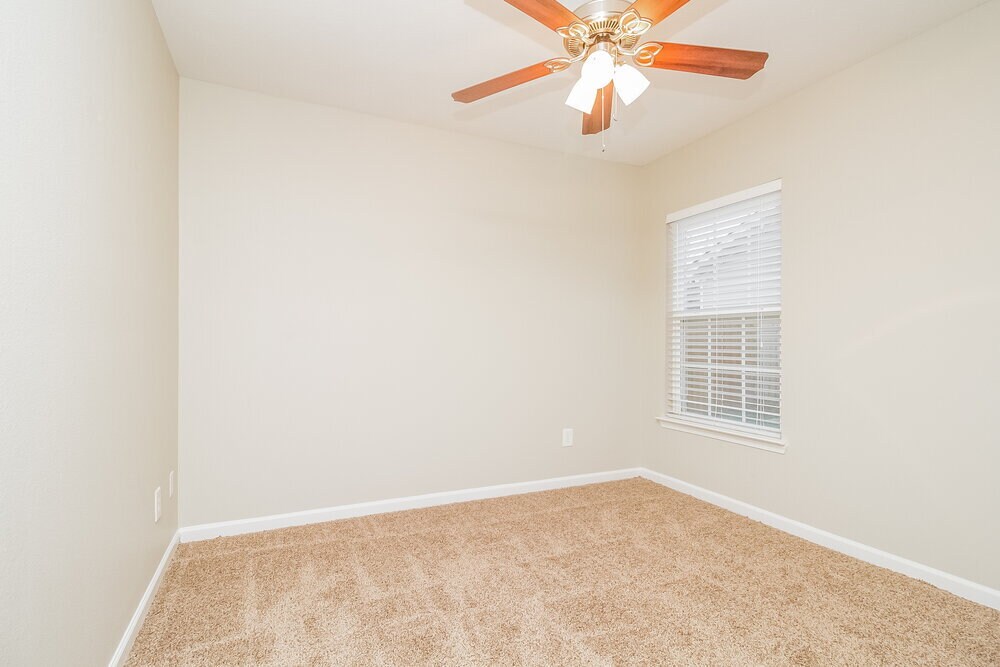 Building Photo - 406 Birdstone Dr
