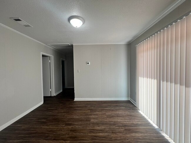 Building Photo - 2613 Rippee Rd