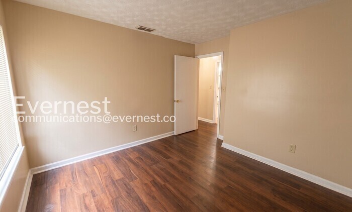Building Photo - 3575 Oakvale Rd