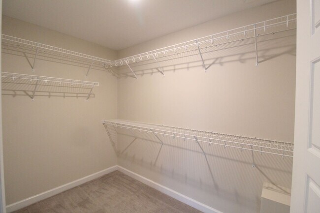 Building Photo - Spacious 4 Bedroom, 3.5 Bath Townhome with...