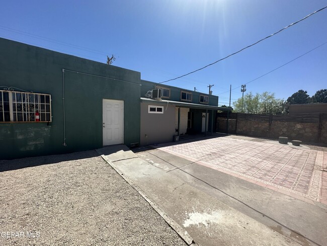 Primary Photo - 4640 La Luz Ave