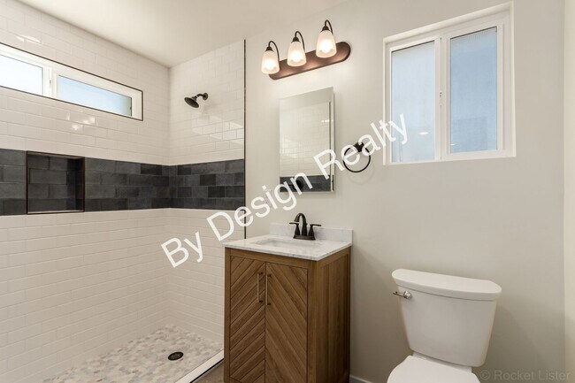 Building Photo - 615 E Helen St