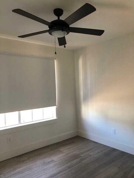 Blackout roller shades in every room - 7810 Copperas Dr