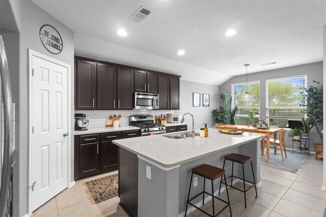 Building Photo - 1913 Kaiser Cove