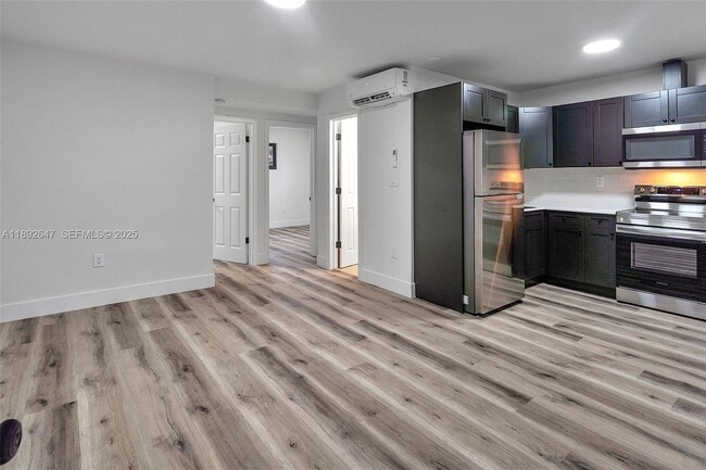 Building Photo - 4037 SW 65th Ave