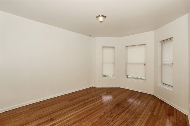 Building Photo - 5758 S Wabash Ave