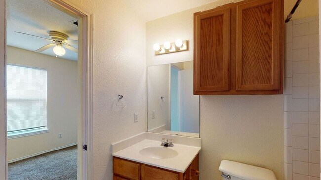 Building Photo - AVAILABLE NOW! - FULLY FURNISHED