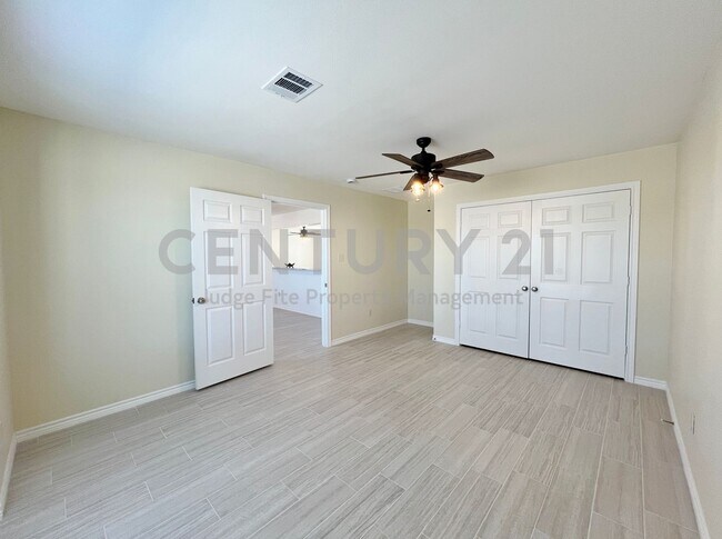 Building Photo - Completely Remodeled 4/2 County Home in Ennis Ready For Move-In!