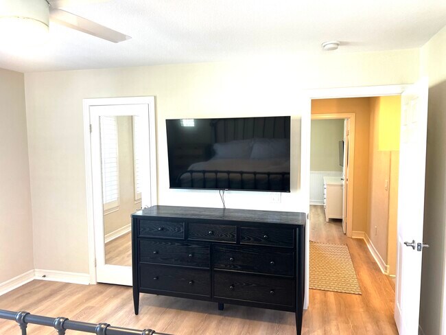 Building Photo - 10545 Zenor Ln