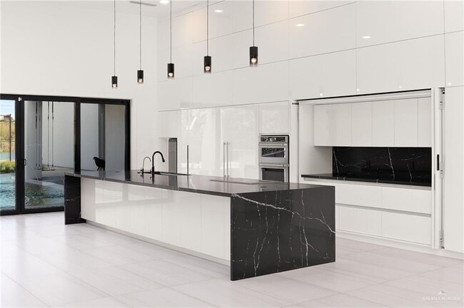 Building Photo - 43 Antigua Dr