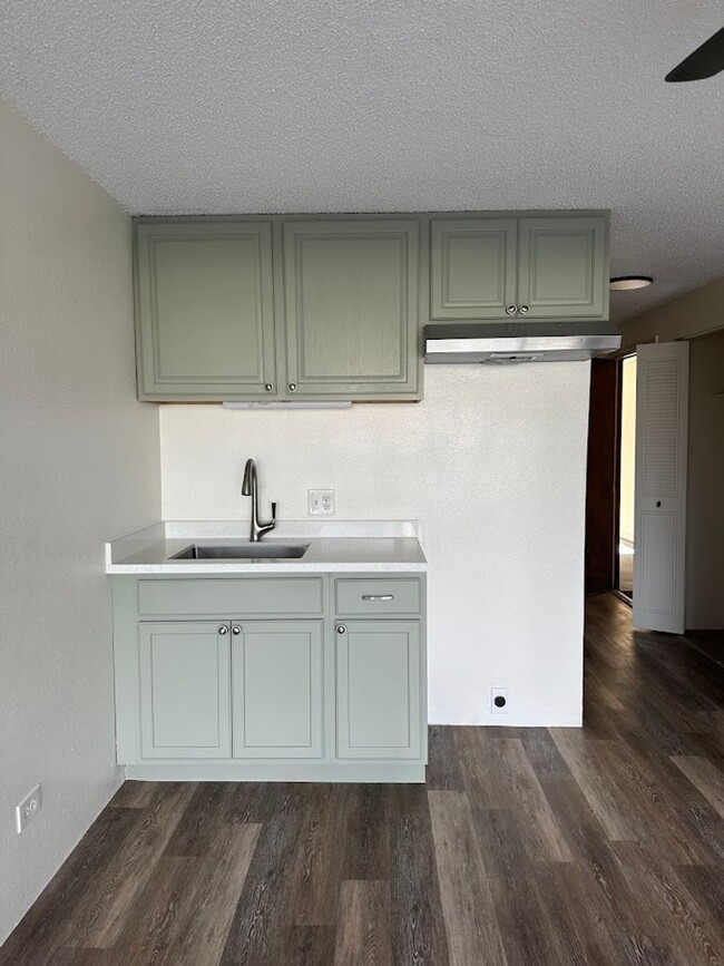 Building Photo - Waikiki Aloha Lani NEWLY RENOVATED 1 bed, ...