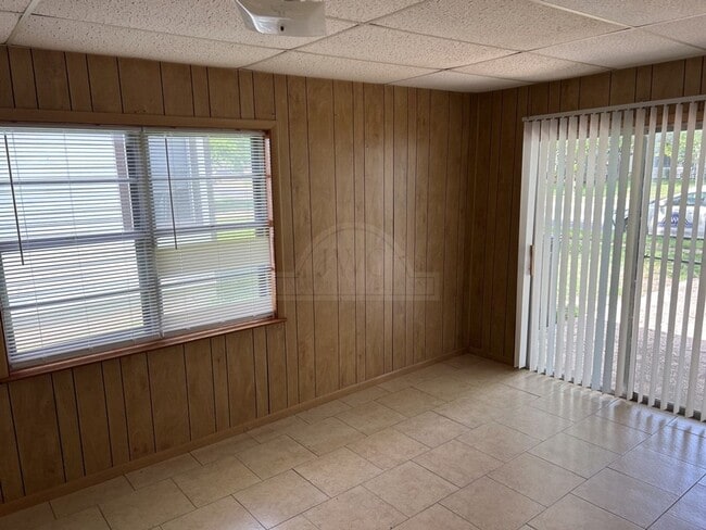 Building Photo - 505 Cardinal Ave