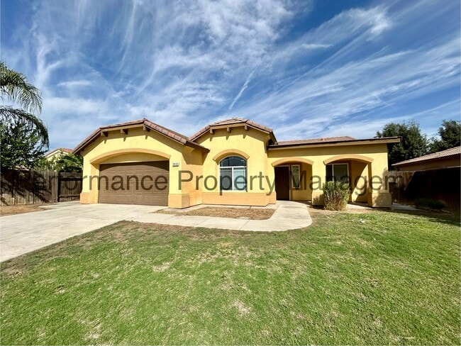 Primary Photo - Spacious 4 Bed/2 Bath Home in SW Bakersfie...
