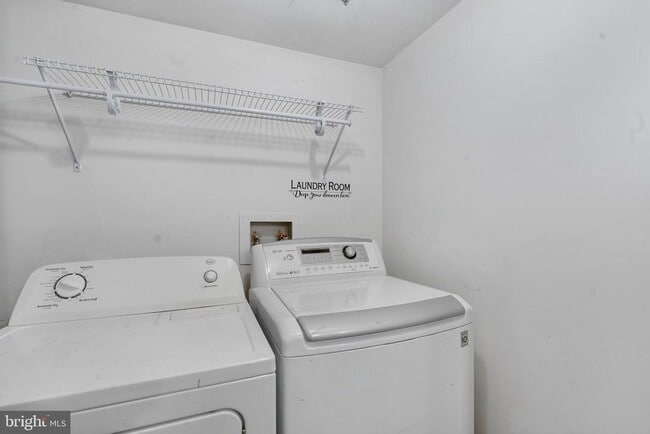 Building Photo - 9240 Caspian Way