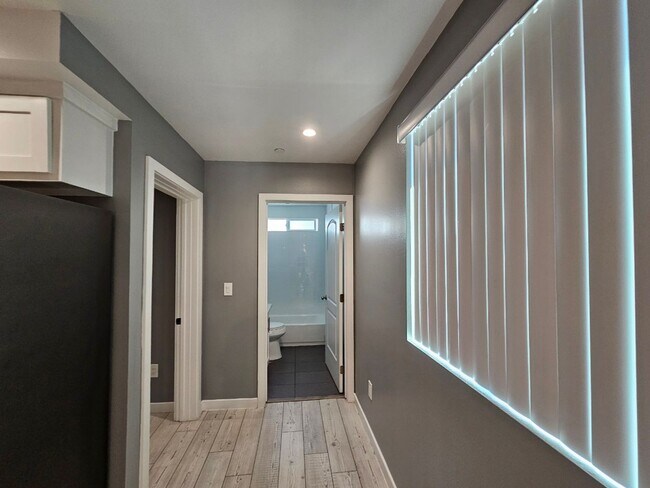 Building Photo - 32(839)