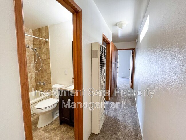 Building Photo - 2504 Gladiola Dr