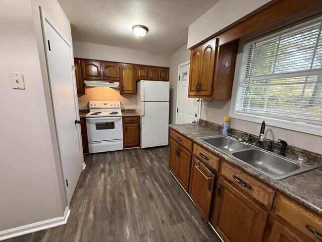 Building Photo - 107 Sycamore Ln