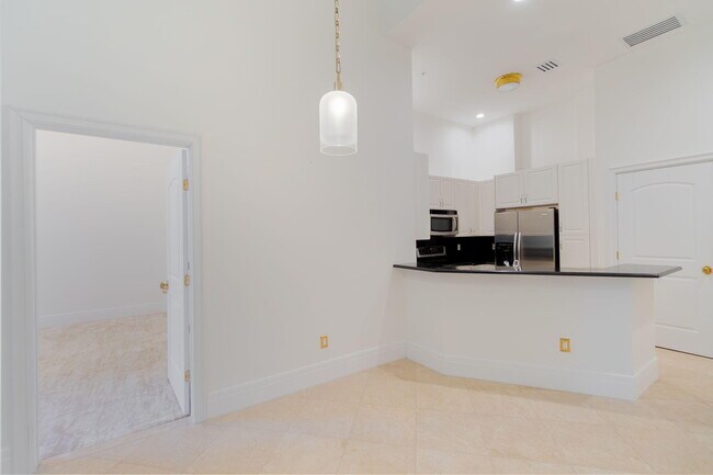 Building Photo - 701 S Olive Ave