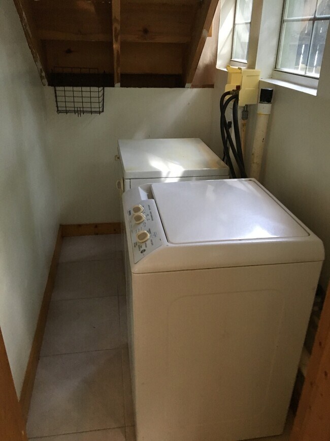 Building Photo - Cute and Cozy 1/1