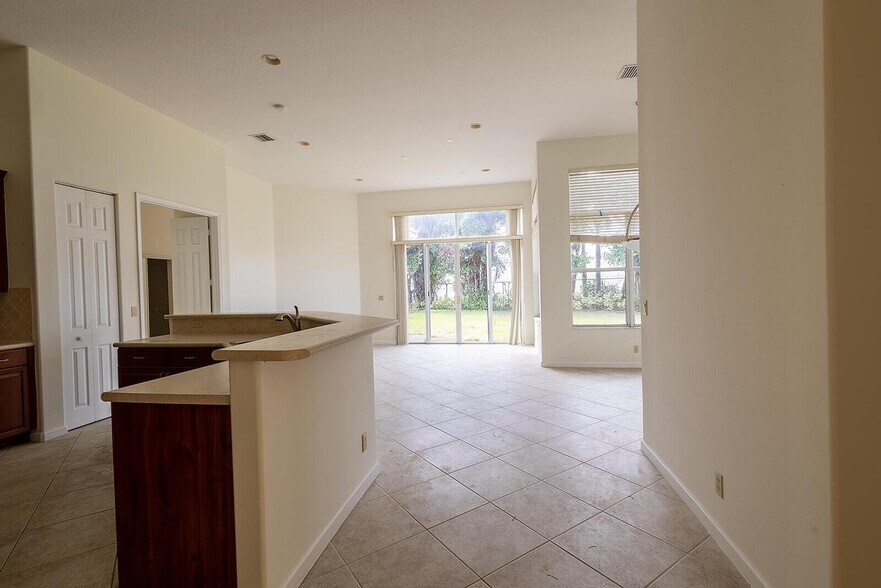 Building Photo - 6428 Garden Ct