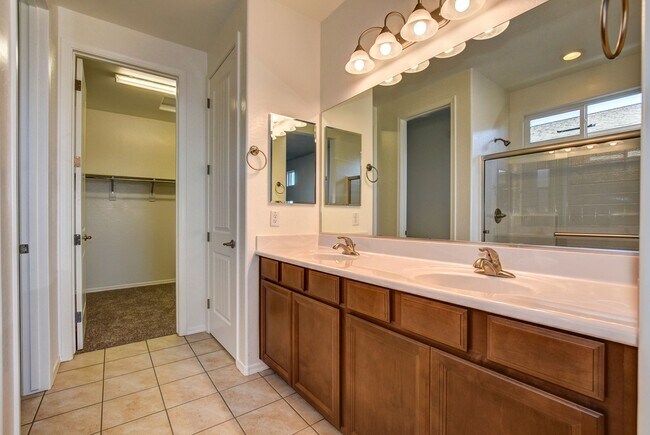 Building Photo - 2 bedroom, 2 bathroom home  in Saddlewood