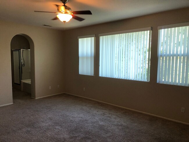 Building Photo - 4 bed Paseo del Sol Home with Downstairs B...