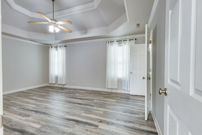 Building Photo - Spacious Spring Hill Rental in Sought-After Wades Grove Community