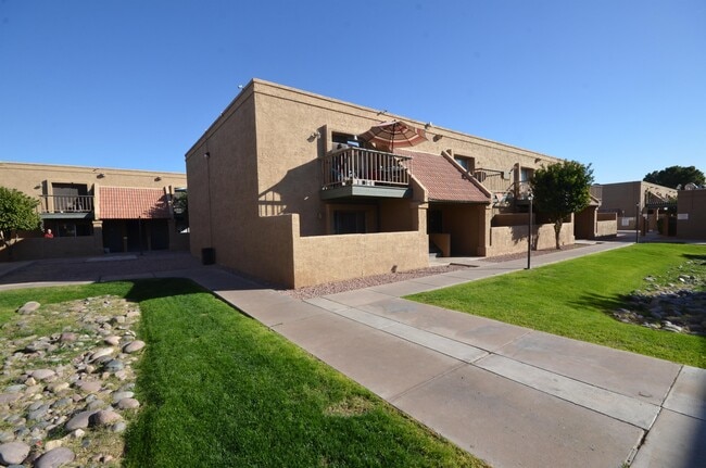 Primary Photo - 1224 E Evergreen St