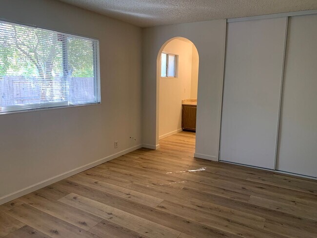 Building Photo - Fairfield Home Near Travis AFB & Laurel Cr...