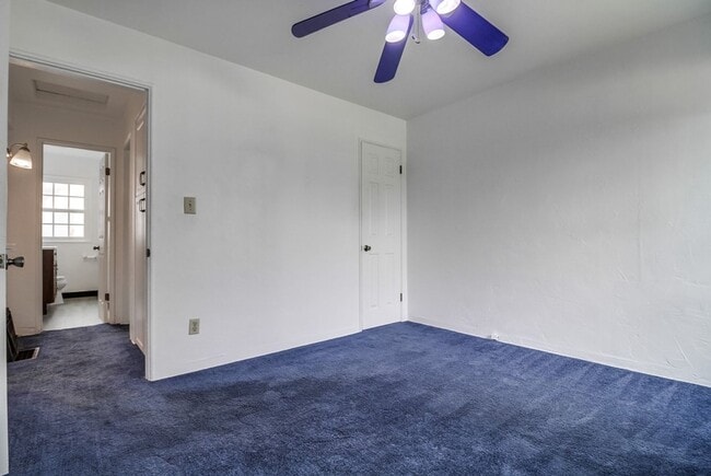 Building Photo - Price drop! Cozy Home Between Mission Beac...