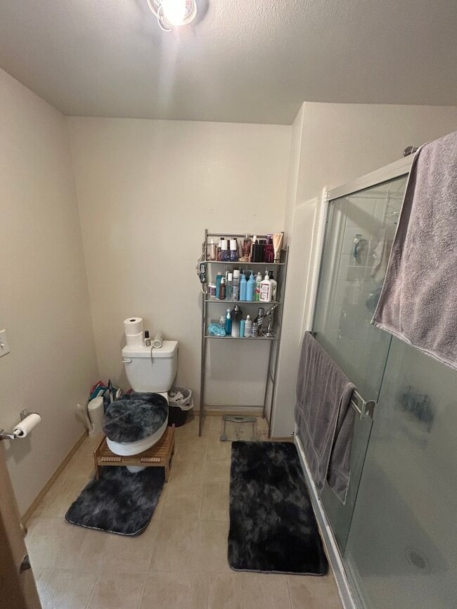 Building Photo - 4B, 2.5BA Pet-friendly home w/2-car garage...