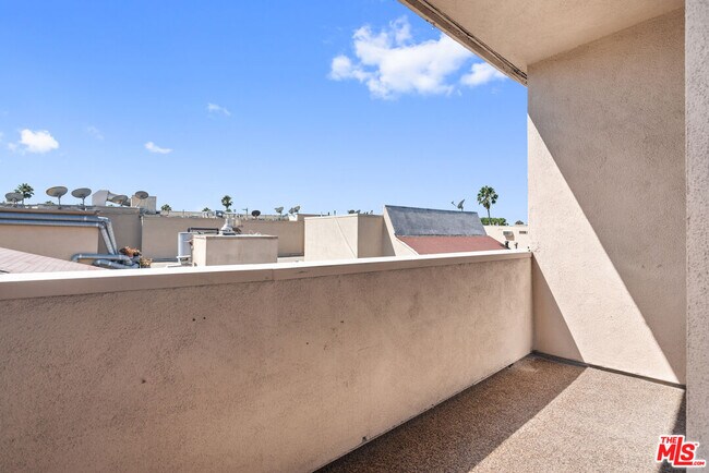 Building Photo - 1745 Camino Palmero St