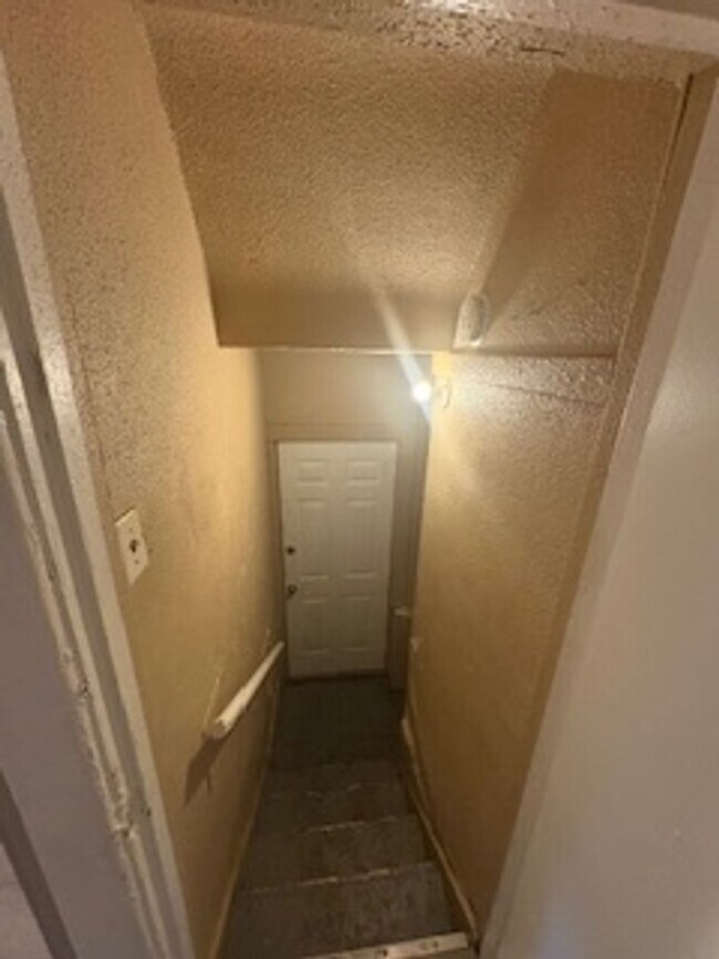 Building Photo - 3 Bedroom / 2 Bathroom House in Peoria, IL