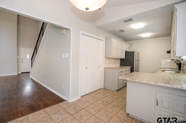 Building Photo - 5809 Hollytree-