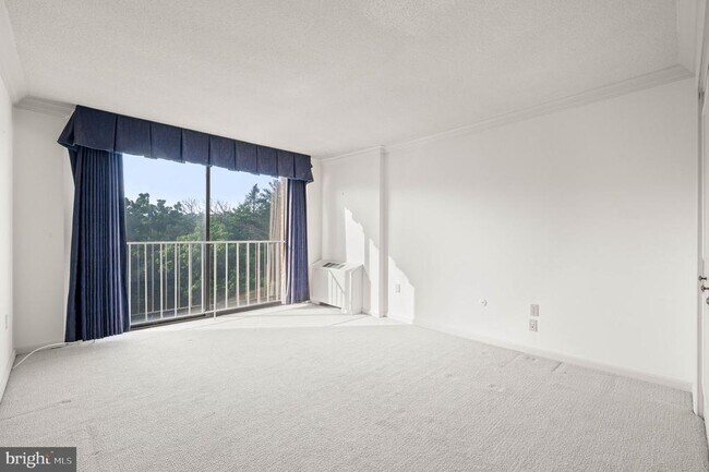Building Photo - 801 Yale Ave
