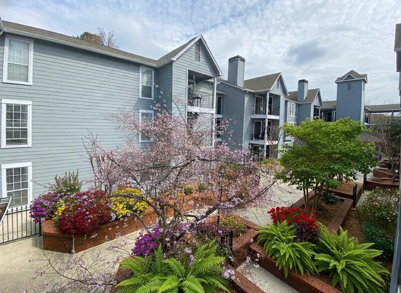 Building Photo - 635 Granville Ct